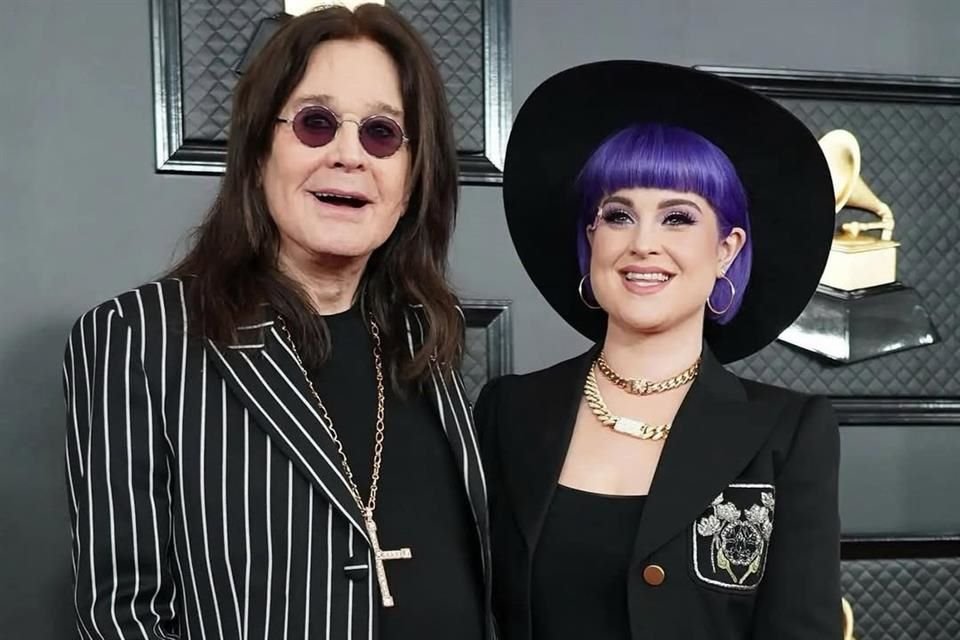 Kelly Osbourne explotó contra quienes crearon un video donde afirman que su papá, Ozzy, se está muriendo; asegura que se encuentra bien.