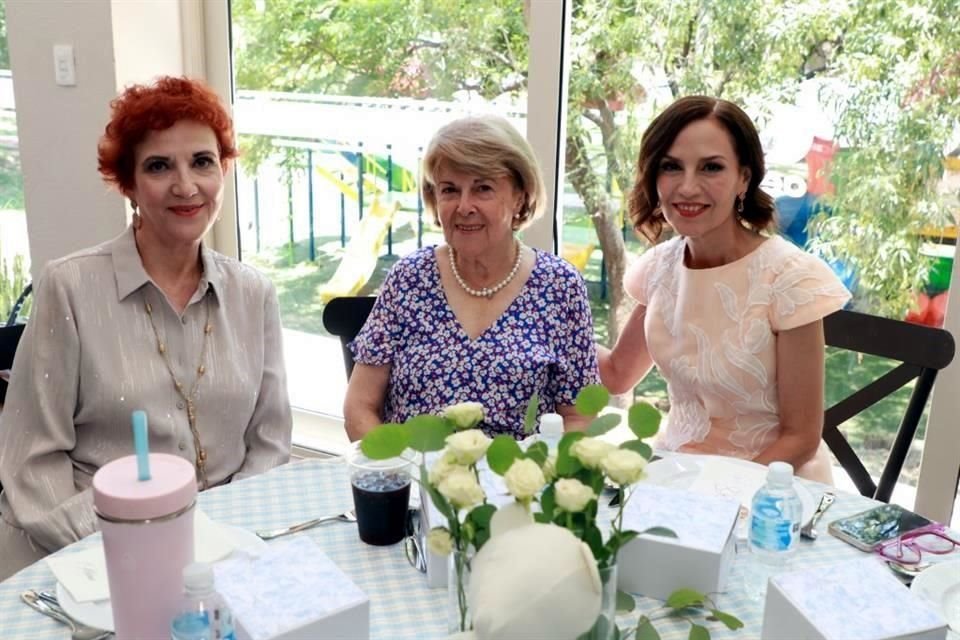 Isabel Quintanilla, Hilda Saldaña  y Lorena Reyes de Cavazos