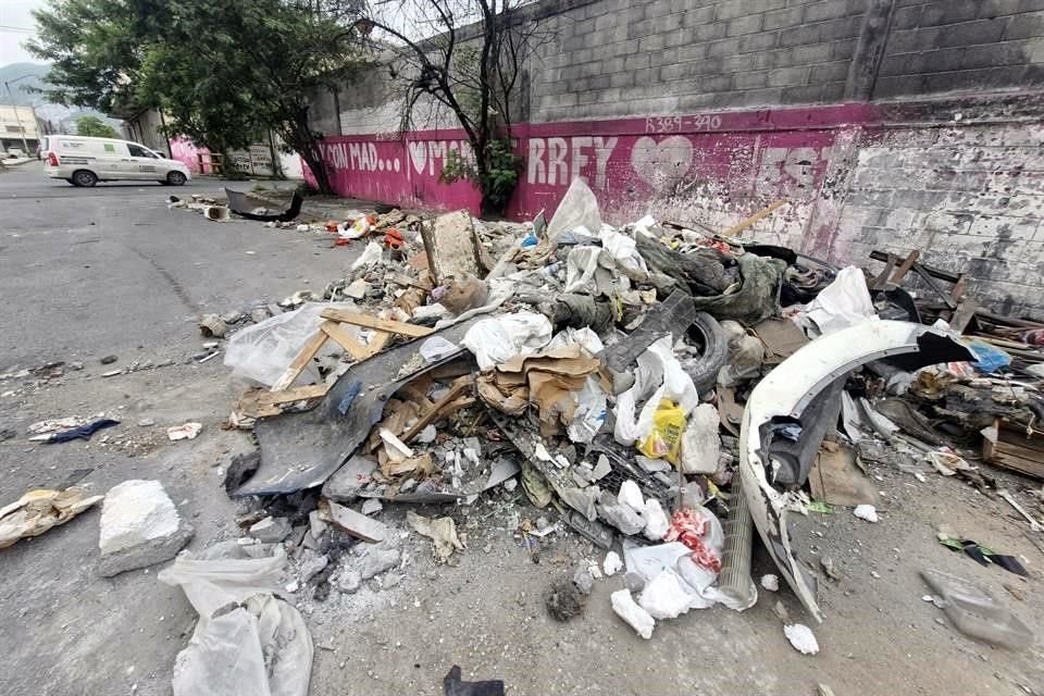 Arterias de la Colonia Constituyentes del 57, fueron convertidas de nuevo en focos de contaminación luego de que han sido objeto de operativos de limpieza en años anteriores.