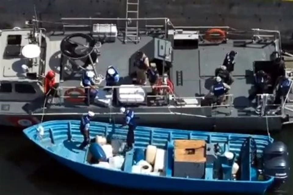 El operativo se realizó en altamar, a unos 150 km de la costa de Salina Cruz, Oaxaca.