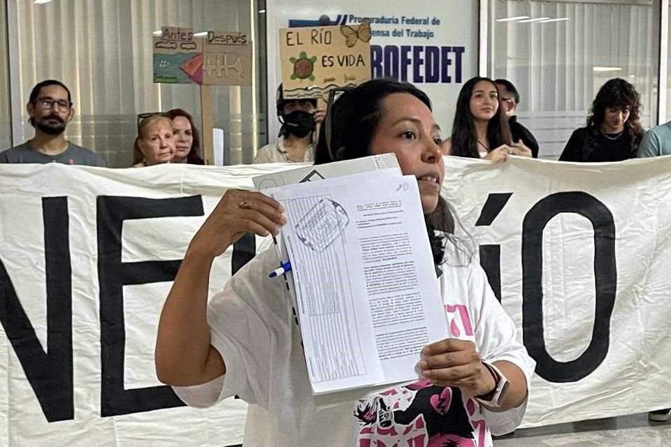 El colectivo acudió la mañana de hoy a Palacio Federal en el Municipio de Guadalupe para hacer el trámite.