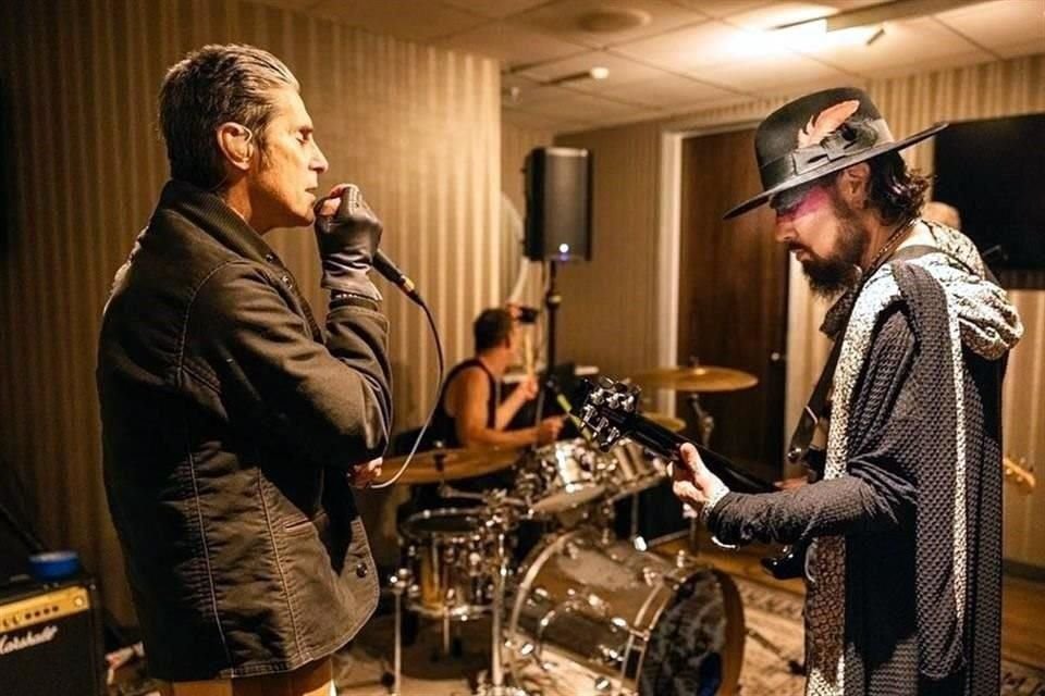 La demanda acusa a Farrell de 'agresión, lesiones, infligir intencionalmente angustia emocional, negligencia, incumplimiento del deber fiduciario e incumplimiento de contrato'.