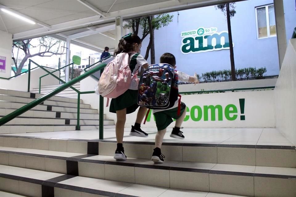 Así vivieron el regreso a clases en el colegio AIM.