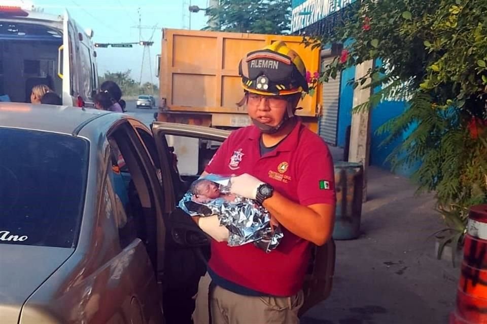 El parto ocurrió en un auto, que se detuvo en el cruce de las calles Agualeguas y Camino Real.