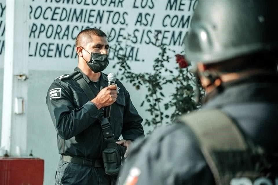 Un comandante de la Policía Municipal de Pénjamo, Guanajuato, perdió la vida a balazos en su hogar, tras la violenta irrupción de un comando armado.