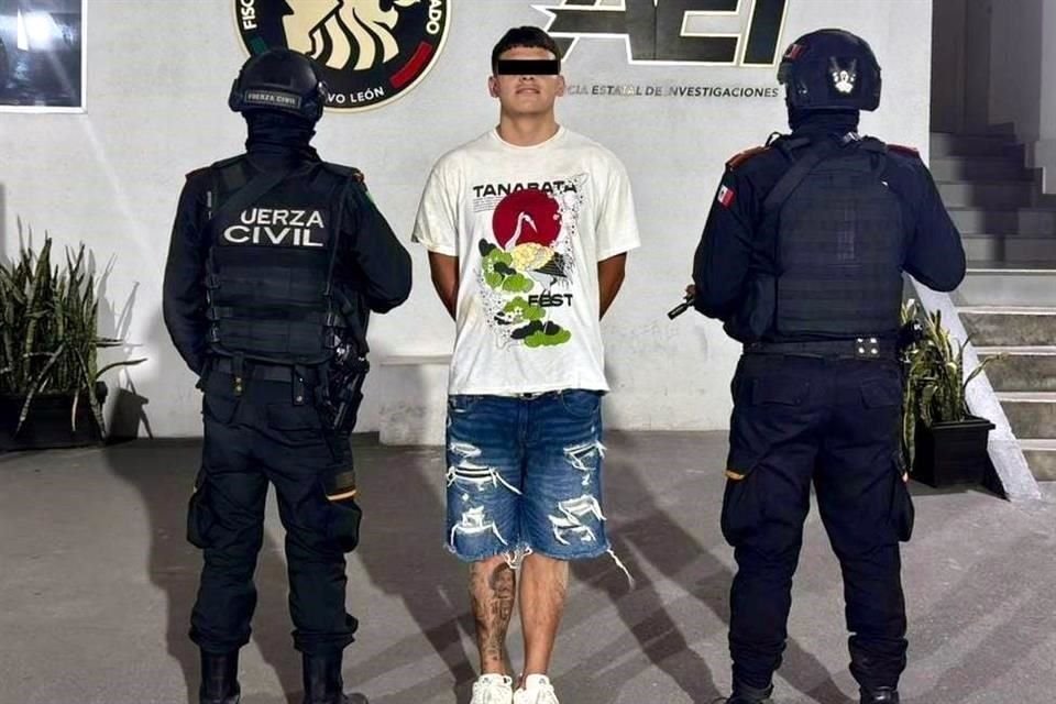 Osmar, de 21 años, fue capturado por los uniformados estatales en posesión de dosis de diversas droga cuando intentaba esconderse de los elementos policiacos que patrullaban la zona.