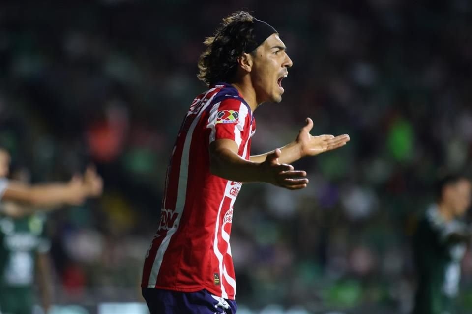 Chivas perdió 1-0 ante León en su debut en el Apertura 2025.