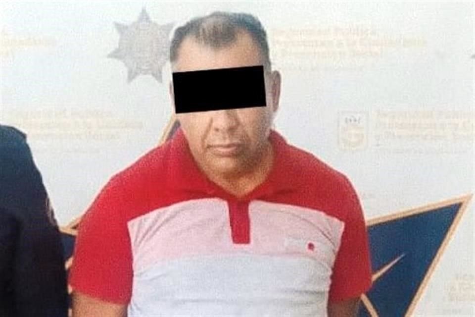 El detenido fue identificado como Eladio, de 50 años, quien es originario de la Ciudad de México. 