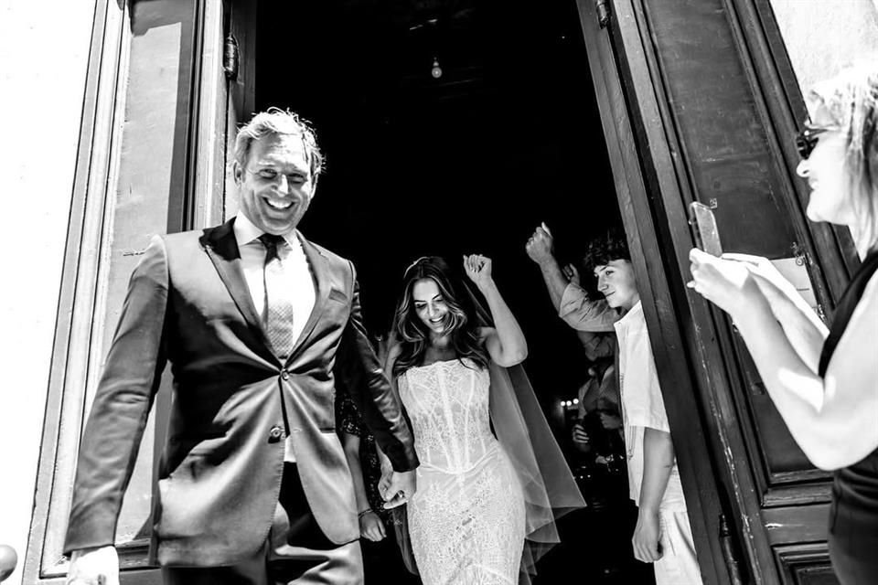 Lucas, conocido por sus roles de tipo sureño y por ser uno de los ex novios de Salma Hayek, lució un clásico esmoquin negro, mientras que Ruffalo deslumbró con un vestido de encaje sin tirantes.