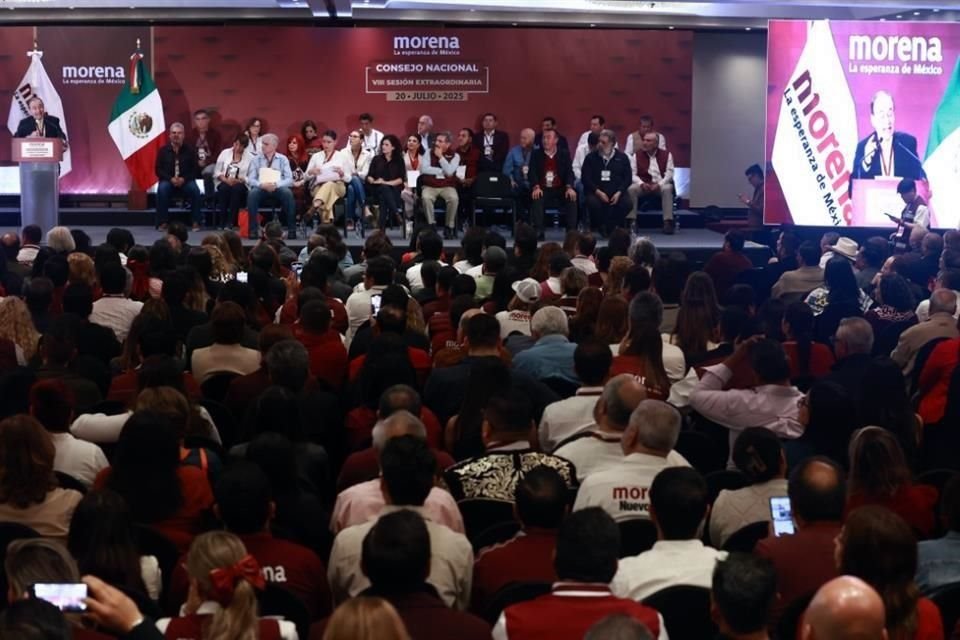 En su mensaje, el Presidente del Consejo morenista pidió a los morenistas hacer política interna y dialogar con madurez.