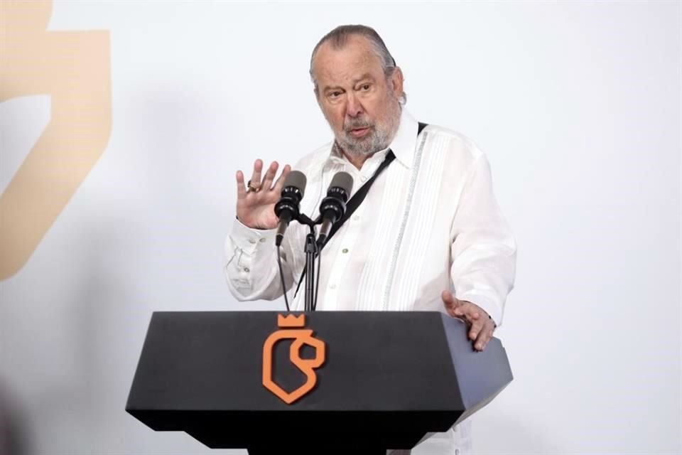 Mauricio Fernández fue 4 veces Alcalde de San Pedro.