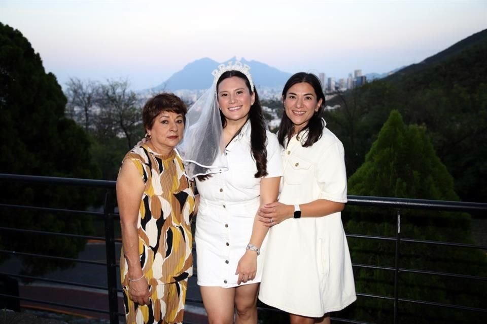 Luz María Ferrer, Rubí Domínguez Ferrer y Nadia Domínguez Ferrer