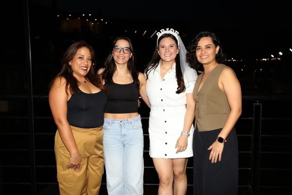 Andrea Quintana, Daniela Cruz, Rubí Domínguez Ferrer y Carolina García