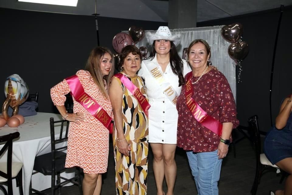 Guadalupe Bustamante, Luz María Ferrer, Rubí Domínguez Ferrer y Blanca Reza