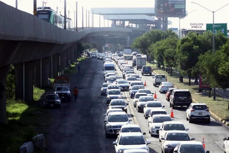 Desde el lunes, el llamado carril reversible fue instalado en Guadalupe, con acceso desde el Bulevar Miguel de la Madrid, a unos 300 metros del puente Lázaro Cárdenas.