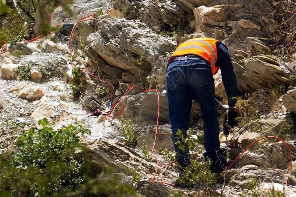 La asociación Agua Regia alertó del inicio de obras de segunda Rompepicos en La Huasteca, pese a no haber permisos.