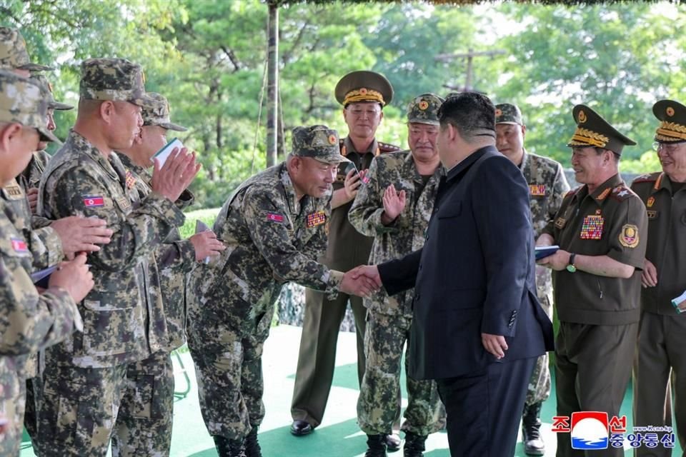 El líder norcoreano, Kim Jong Un, urgió a su ejército a prepararse 'para una guerra real', en medio de su apoyo a Rusia en Ucrania.