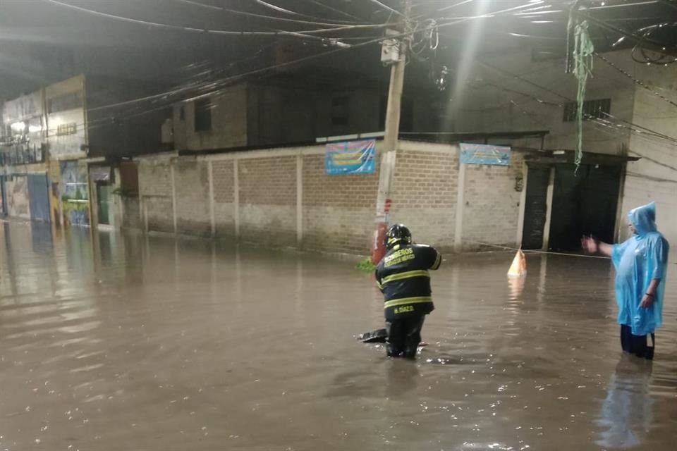 En la Colonia Santiago Sur, se acumuló agua en más de mil 500 metros cúbicos.