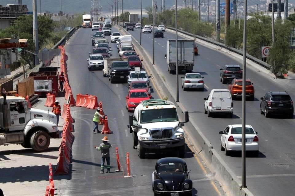 En un tramo de 100 metros, los conductores frenaron por completo su trayecto para Ceder el paso.