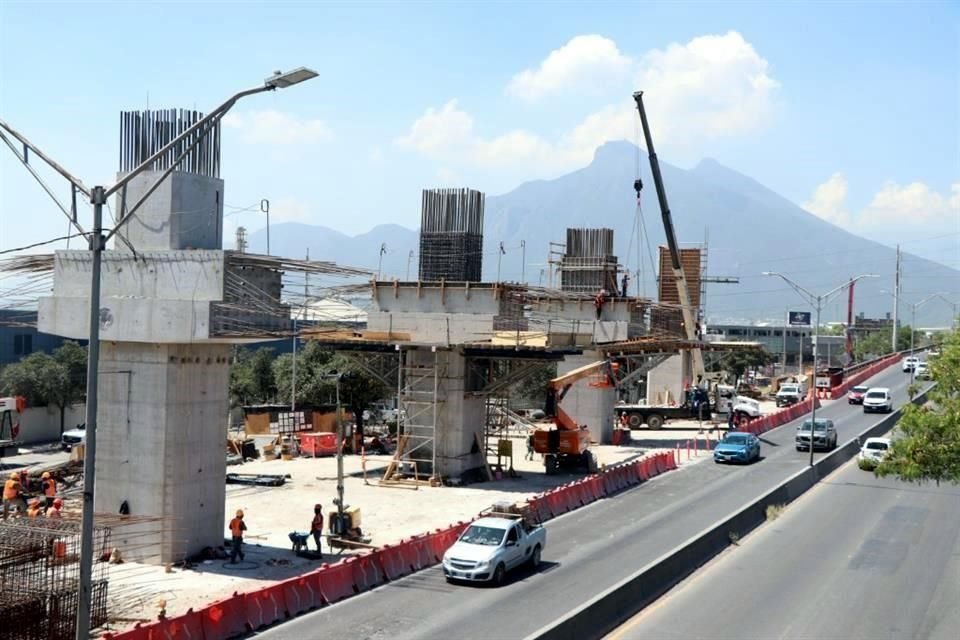 La empresa responsable de las obras del Metro realizó el ajuste vial, sin apoyo de Tránsito.