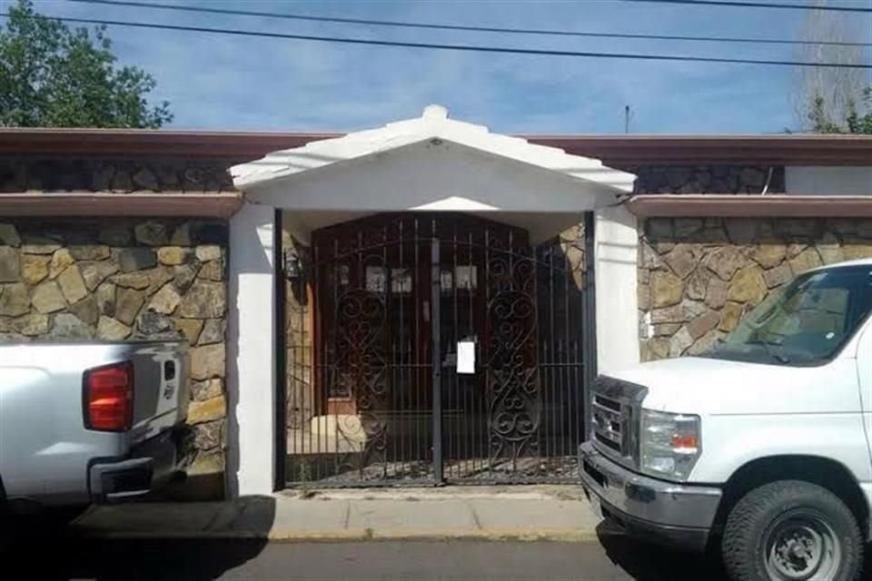 Por orden de un juez federal, una casa del exgobernador de Chihuahua, César Duarte Jáquez, debe ser devuelta de forma inmediata a sus hijos, de acuerdo con su defensa.