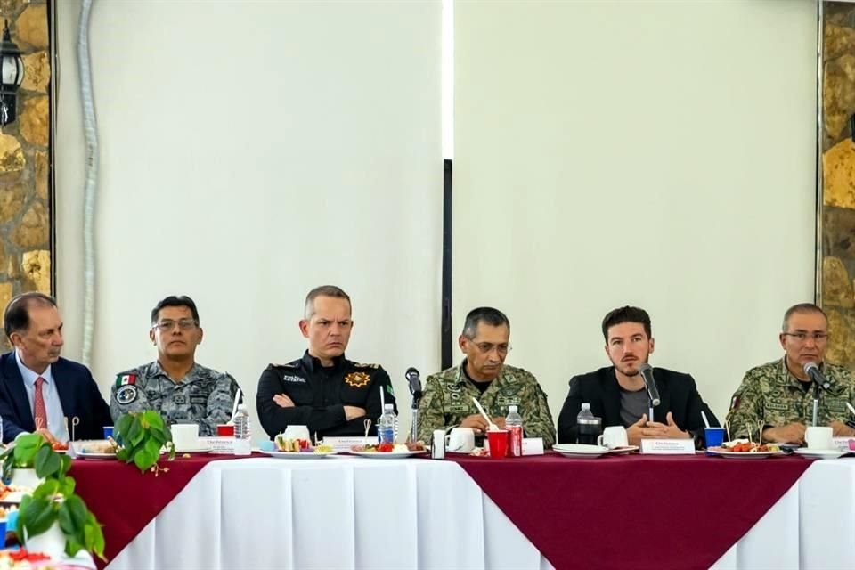 Durante la reunión privada en el Campo Militar, el Estado informó que en lo que al corte del 24 de julio se tenían registrados 459 homicidios, cifra que es 49 por ciento menor a la del año pasado.