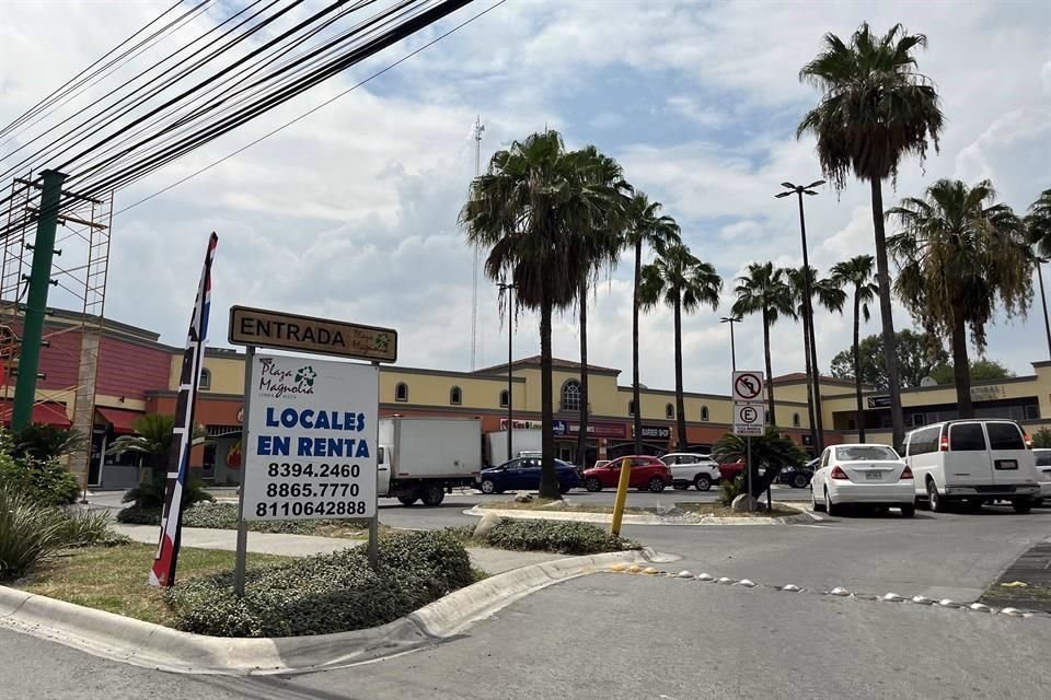 Los espacios comerciales se mantienen abiertos, pero con restricciones viales. 