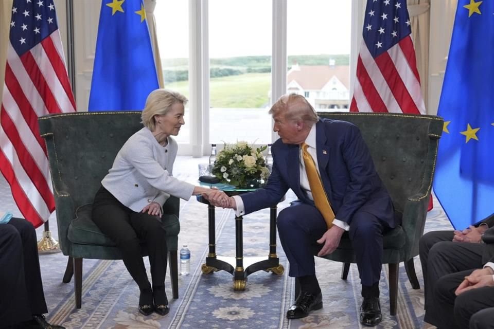 La presidenta de la Comisión Europea, Ursula von der Leyen, se reunió con Trump en Escocia.