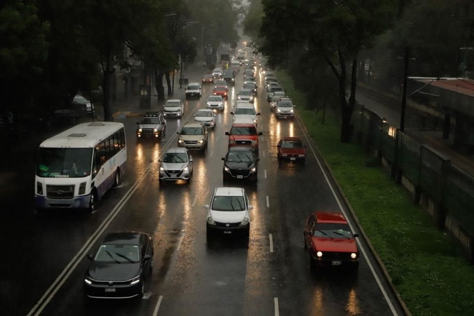 Hasta las 23:00 horas continuará la caída de lluvia en la Ciudad de México.