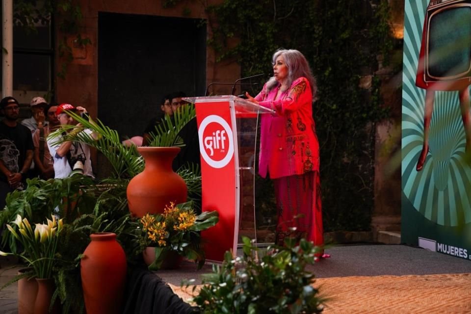 La actriz, cantante y conductora no cree que se deba seguir normalizando el machismo ni su impunidad, por lo que confía en que la lucha femenina continúe.