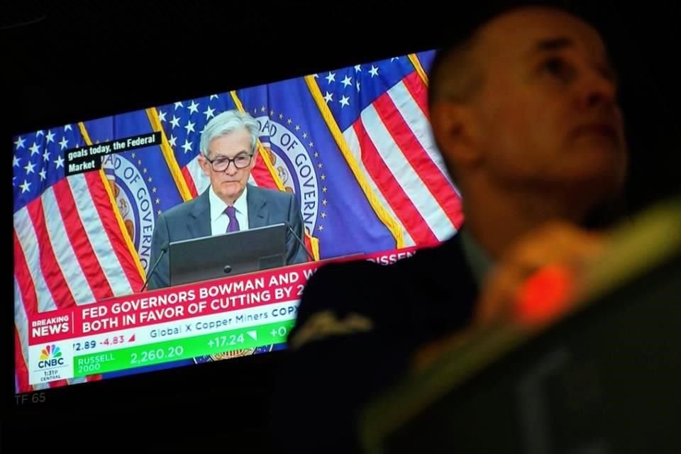 Desde hace meses, Trump ataca a Powell por sus decisiones sobre las tasas de referencia, lo cual ha alimentado especulaciones de que el Presidente podría despedirlo o presionar su renuncia antes del fin de su mandato en mayo de 2026.