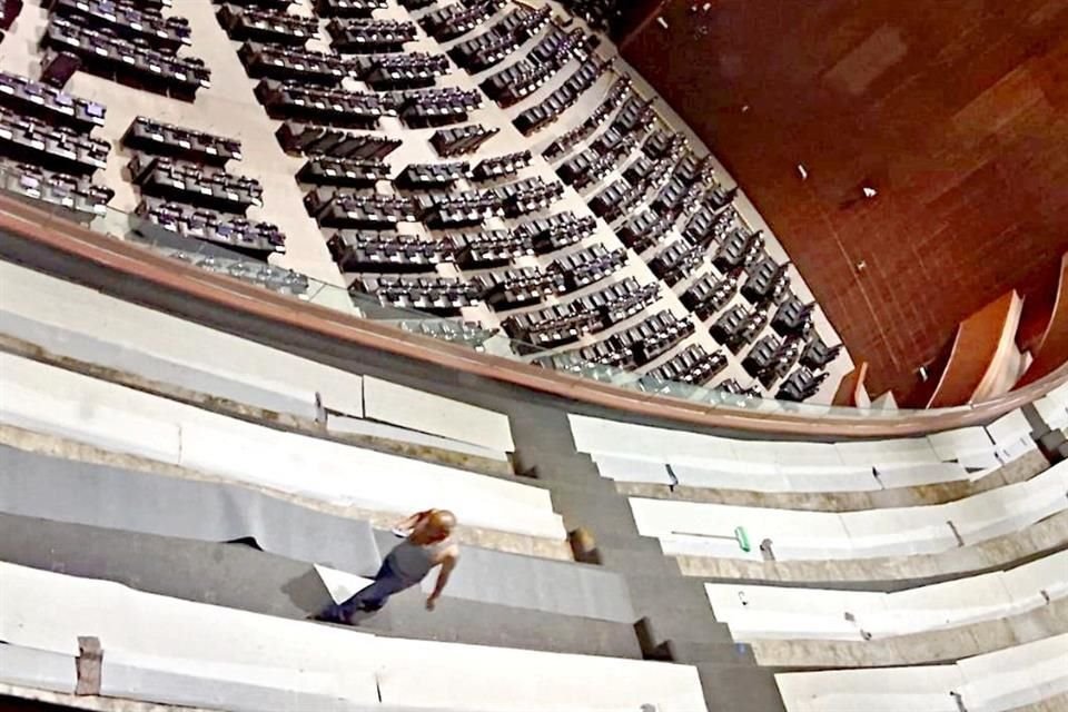 En la Cámara de Diputados olvidaron las de medidas de austeridad y gastarán millonada para renovar butacas de auditorios, galerías y palcos.