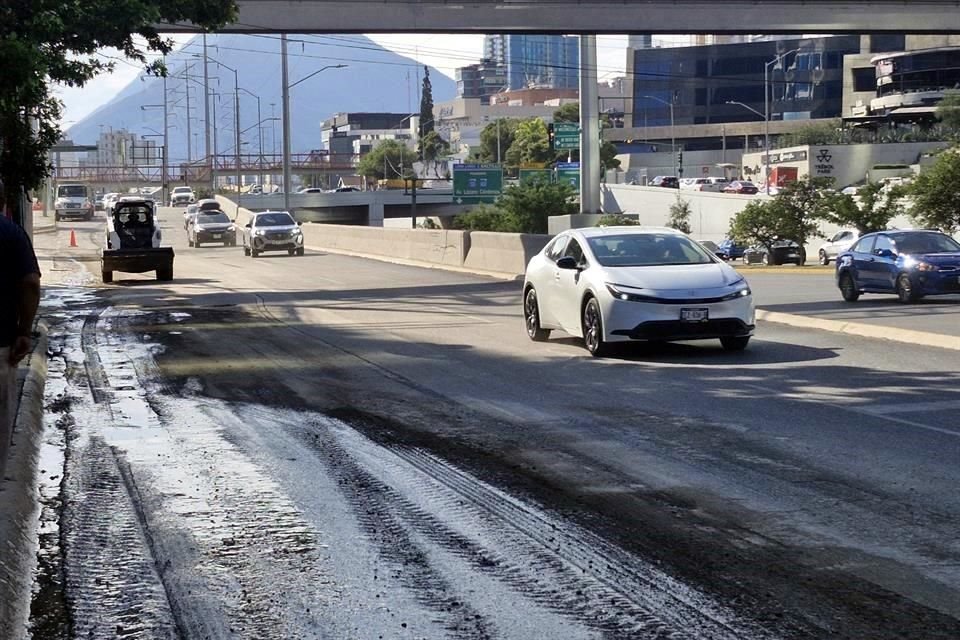 La vialidad fue reabierta alrededor de las 16:40 horas.