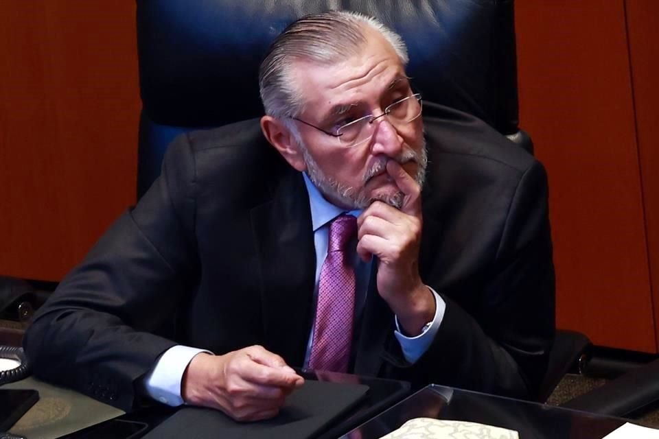 El coordinador de Morena en el Senado había dicho que no habría ni parlamento ni conversatorio sobre la reforma.