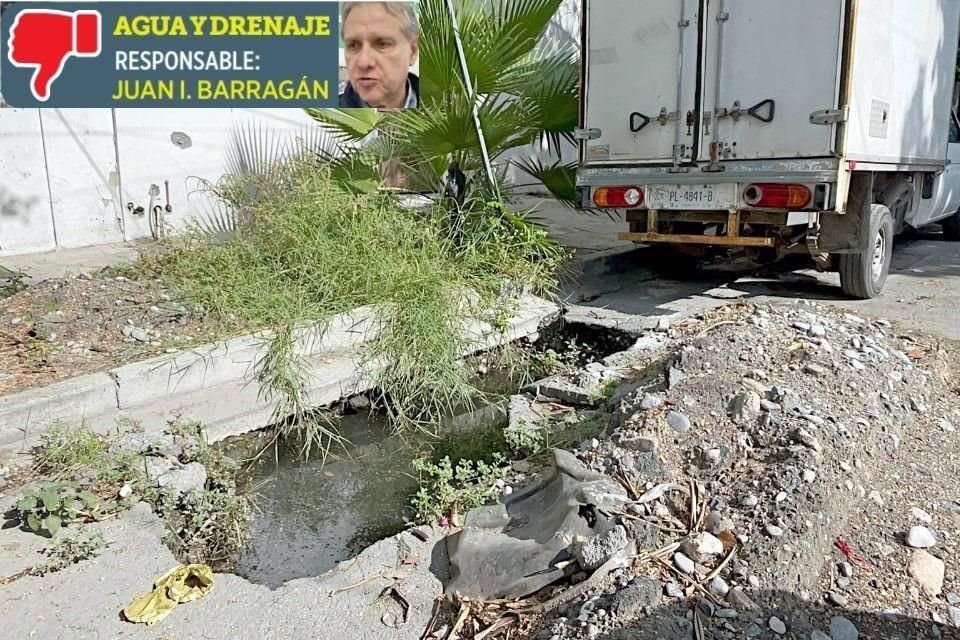 En el cruce de Felipe Ángeles y Antonio Plaza, hay una zanja que pone en riesgo a los vecinos de la Colonia América Obrera, en Guadalupe.