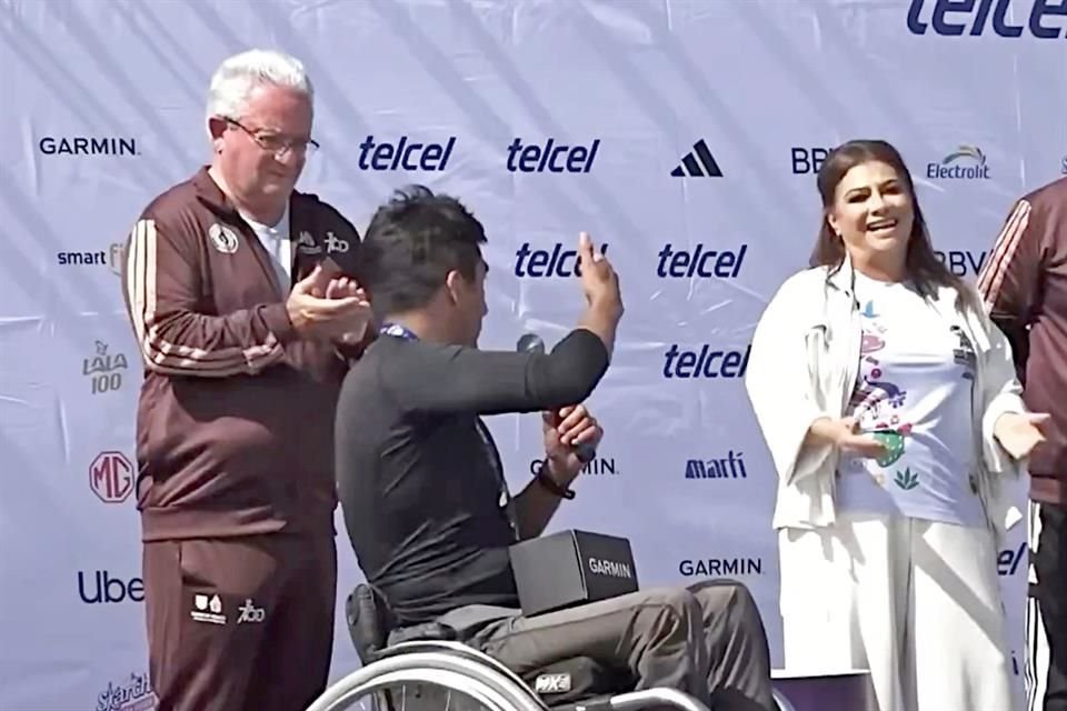 Baches causaron una caída y afectaciones a deportistas.