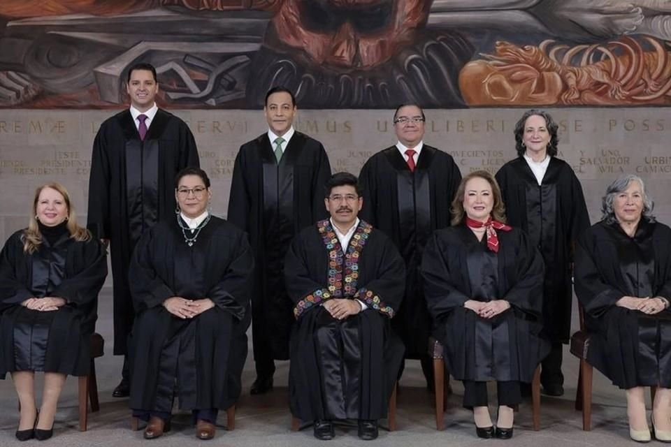 Realizan en Cuicuilco ceremonia de consagración de la nueva Corte, donde recibieron bastones de mando.