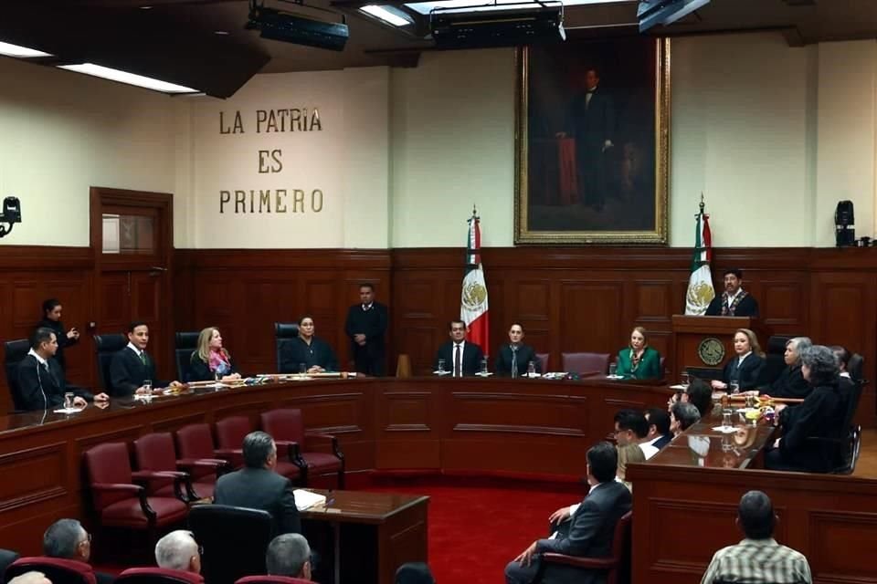 La Presidenta Claudia Sheinbaum acudió a la sesión de instalación de la Corte.