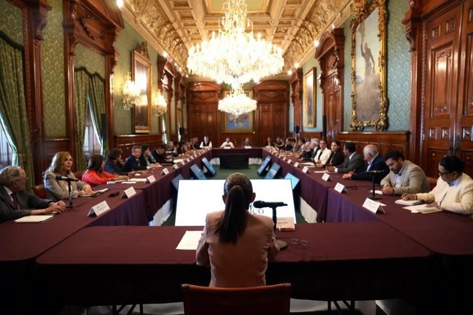 La Presidenta Sheinbaum se reunió con Gobernadores en Palacio Nacional.
