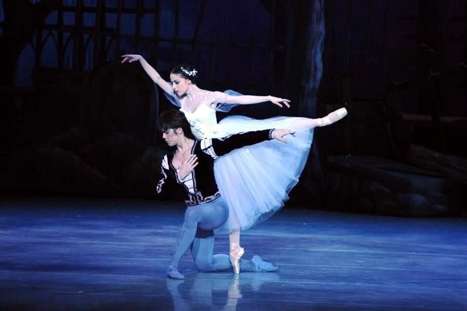 'Giselle' destaca cómo obra cumbre del Romanticismo estrenada en 1841, mantiene su vigencia como emblema de virtuosismo y poesía, ahora celebrada por el Ballet de Monterrey en su 35 aniversario.