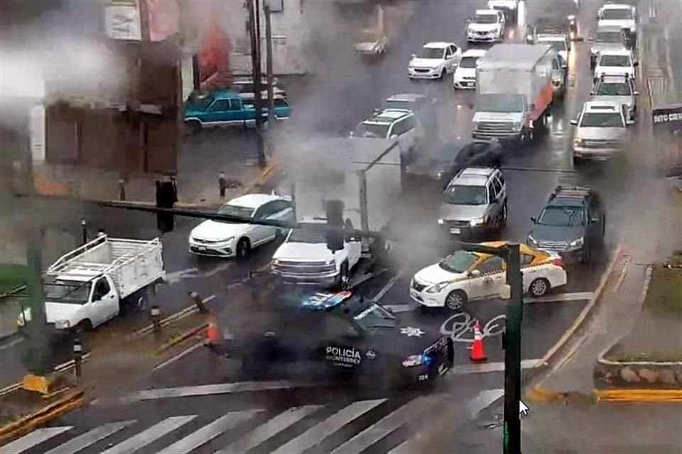 Monterrey reportó diversos cierres por las lluvias.
