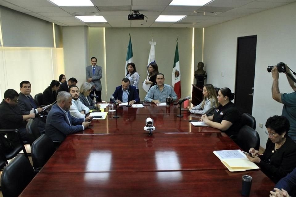 Los legisladores locales sostuvieron una mesa de trabajo de la Comisión de Coordinación y Régimen Interno. 