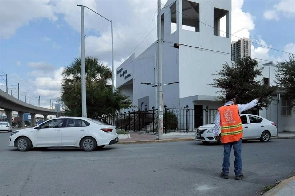 Personal de Tránsito aplicó la adecuación vial a la altura de Prolongación Madero.