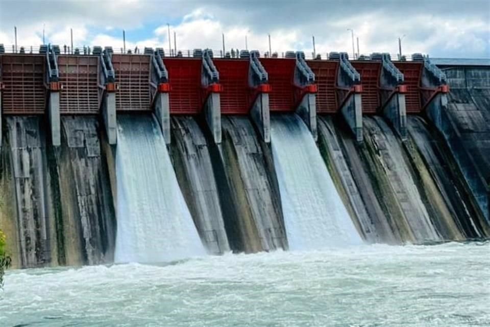 Dos compuertas de la Presa La Boca fueron abiertas la tarde de este jueves.