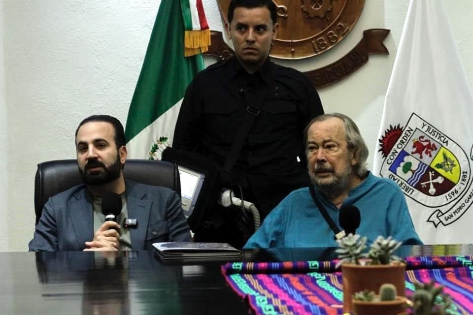 El Secretario de Ayuntamiento, Mauricio Farah, quedará a cargo desde su puesto.