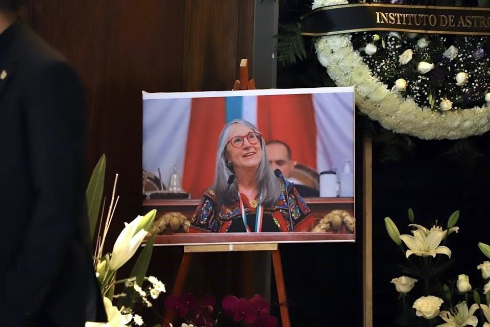 La astrónoma Julieta Fierro fue despedida por la Academia Mexicana de la Lengua, en un velorio que tuvo hasta música de orquesta.