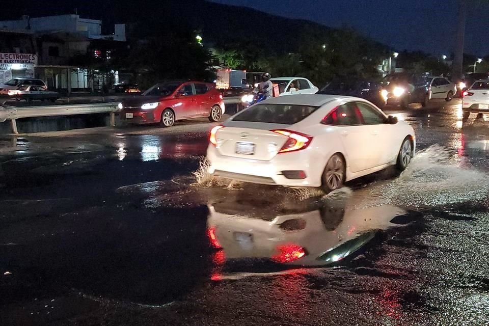 En el sector San Bernabé los encharcamientos originaron baches en avenidas como Cabezada.