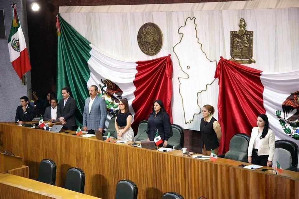 Claudia Caballero, Diputada local del PAN, fue quien solicitó la medida en el arranque de la sesión del Pleno.