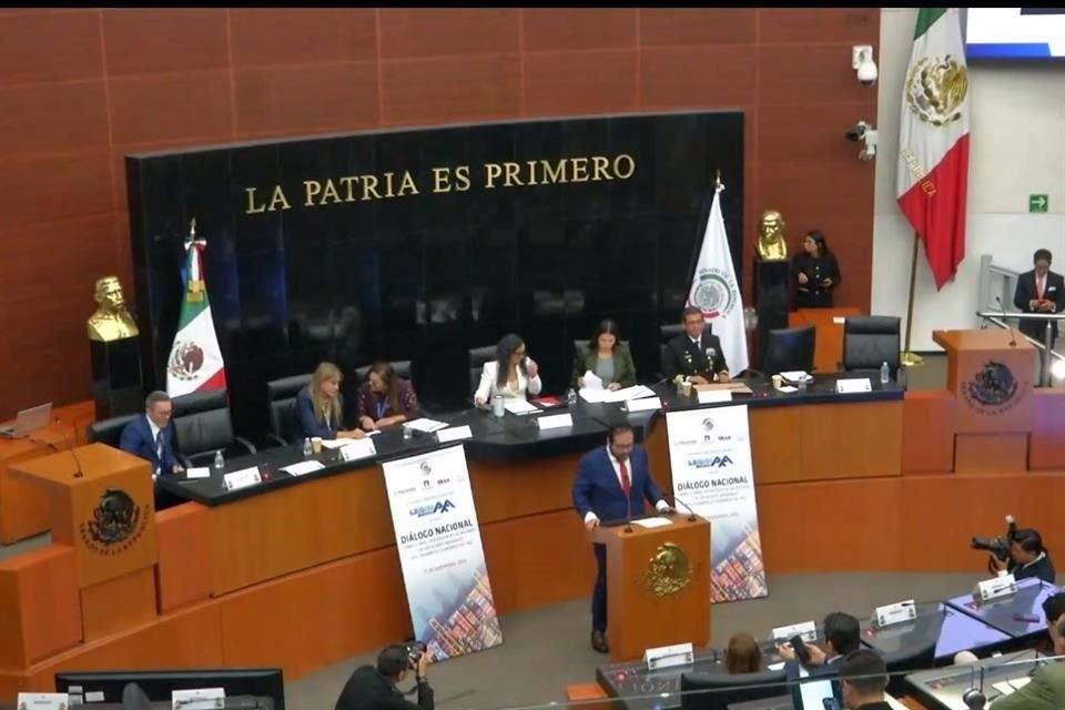 Este martes se celebró en el Senado el 'Diálogo nacional: El papel estratégico de las aduanas y de los agentes aduanales en el desarrollo económico del País'.