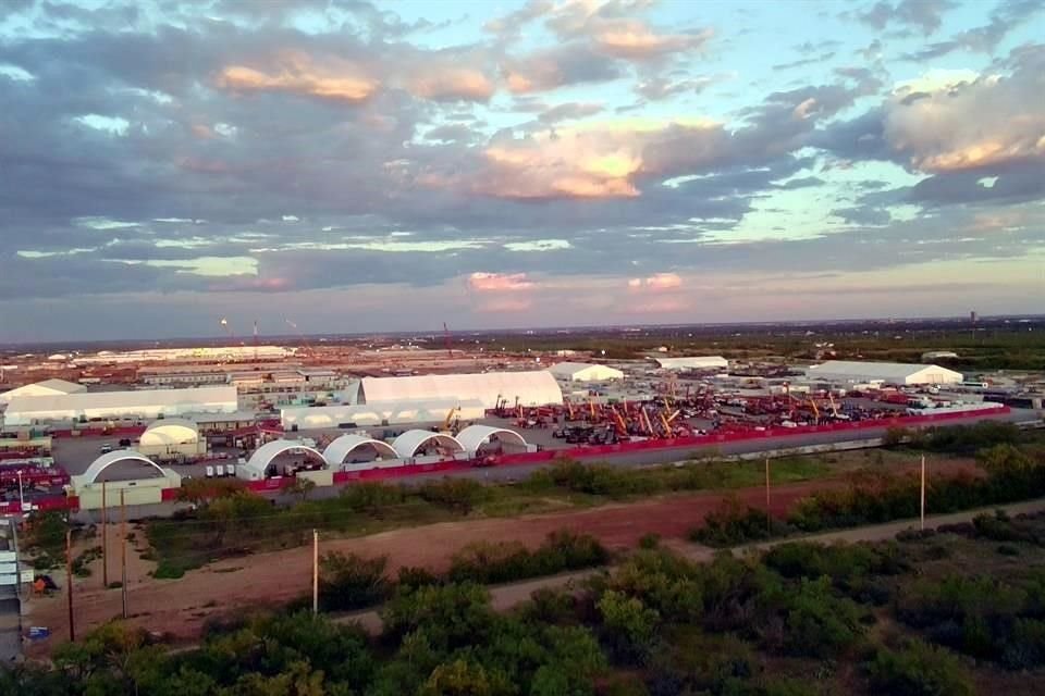 Vista de la entrada al complejo de datos de inteligencia artificial Stargate en Abilene, Texas.
